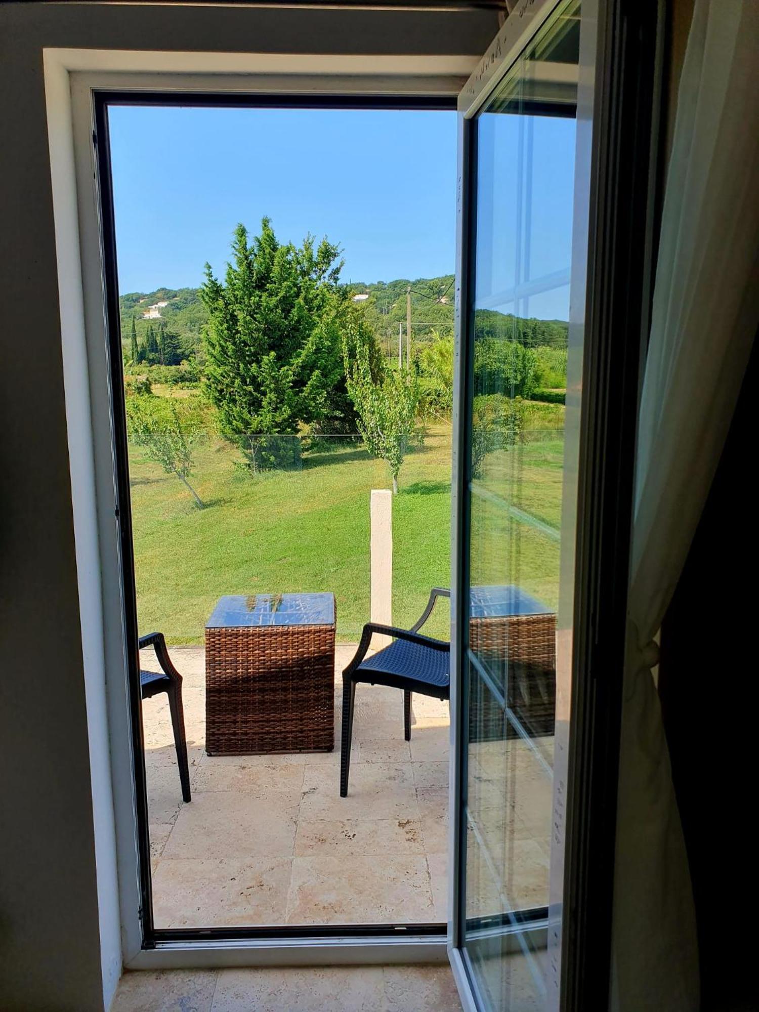 Superbe Chambre Avec Terrasse, Parking Prive, Jardin, Calme, Climatisation, 10 Mn Pont Du Gard #7 Apartment Rochefort-du-Gard Exterior photo